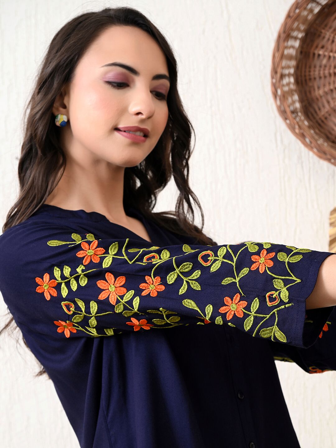 Women's Tunic with Mandarin Collar and Floral Embroidery